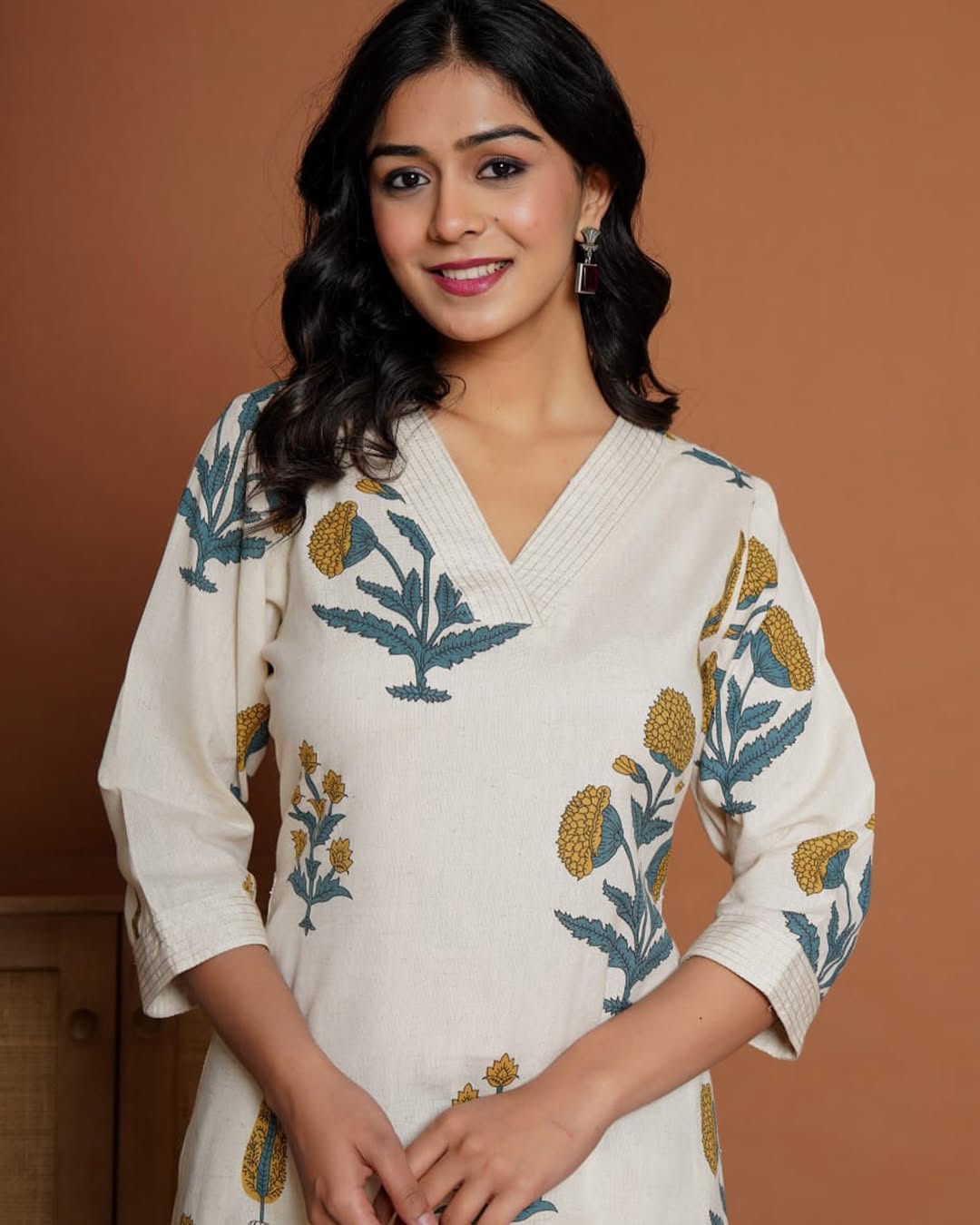 Elegant Off-White Cotton Kurti with Pant Set