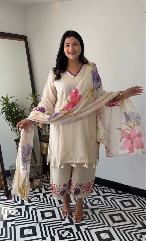 Ivory Floral Embroidered Kurta Set